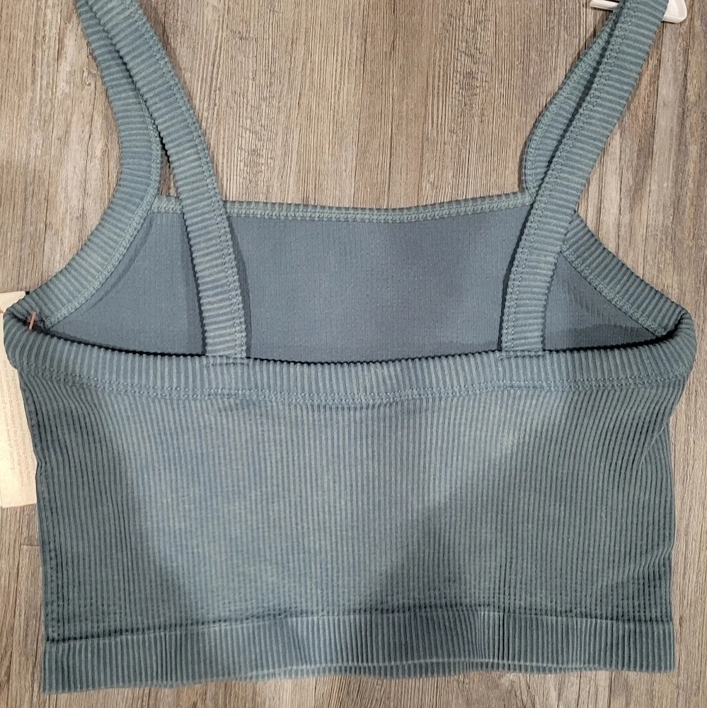 Green  Colsie Cropped Seamless Ribbed Bra Top Size: M𝅺 - Picture 5 of 5